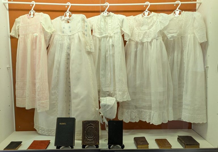 Expositie Doopjurken door de Tijd – Museum Noordwijk — museum-expo in Noordwijk