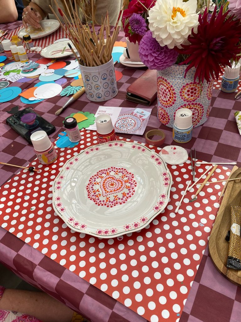 Workshop stippen op porselein – de tulperij — museum-expo in Noordwijk